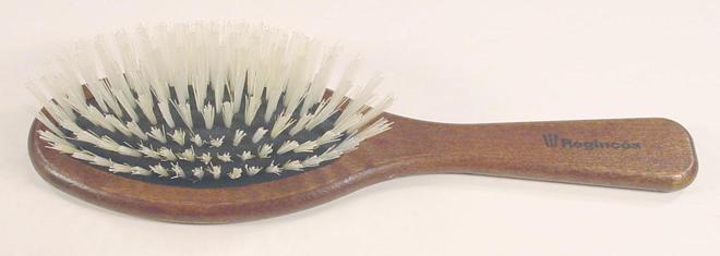 Regincos Cepillo Oval Madera Cerda Natural 65 Blanca Suave Ref. 15212